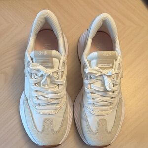 Kizik Women's Athletic Shoes - White